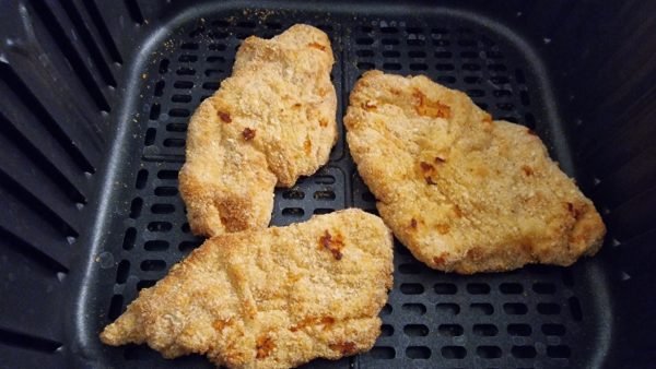 Rántott pulykamell sütése forrólevegős-fritőzben