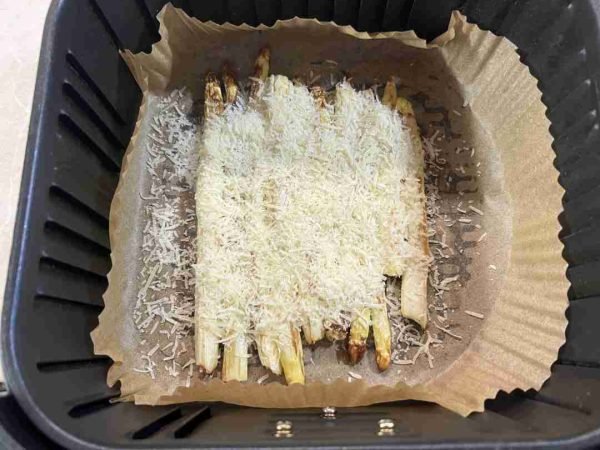 parmezános fehér spárga airfryerben