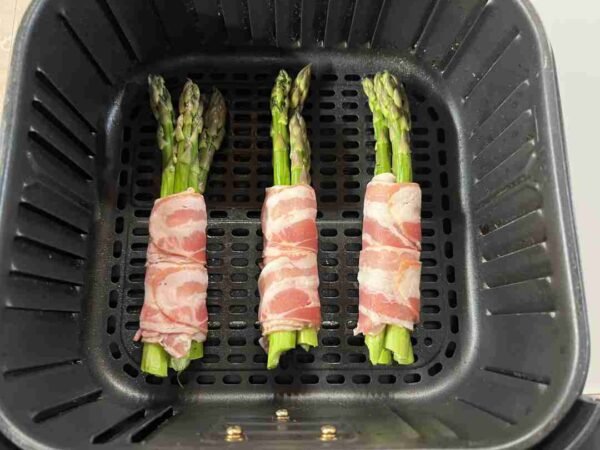 baconbe tekert spárga airfryerben