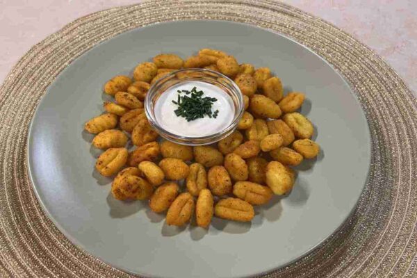 fűszeres ropogós gnocchi airfryerben mártogatóssal